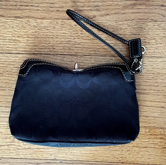 Coach Signature Series Black Wristlet - Picture 1 of 6
